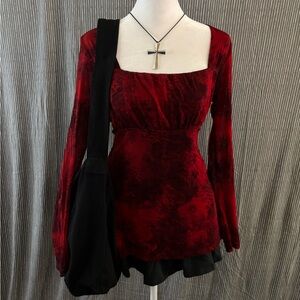 Stunning burgundy/ black tie long sleeve top